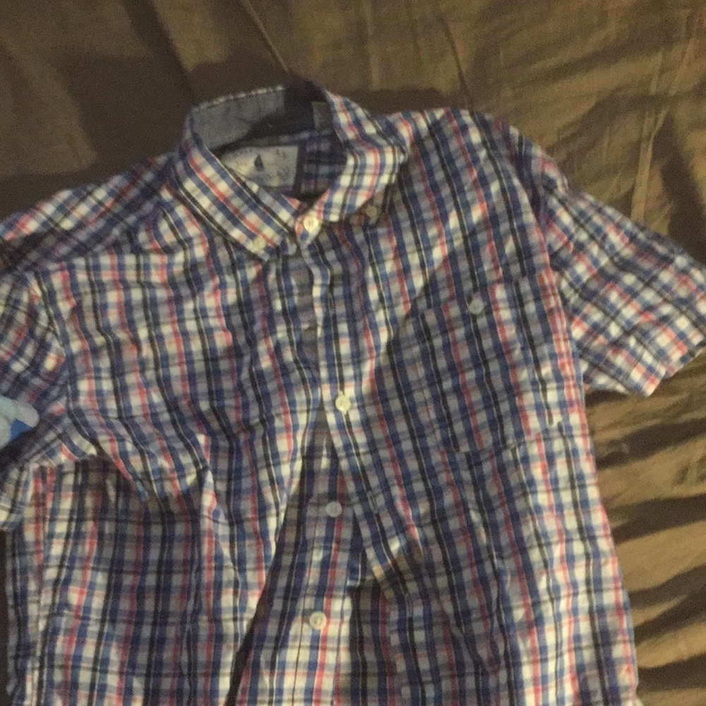 Two button down shirt - Picture 4 of 5